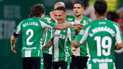 "الرجل الفائض" في مانشستر يونايتد يفاجئ أوروبا بأكملها