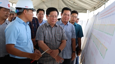 O presidente do Comitê Popular da Província de An Giang, Ho Van Mung, inspecionou o andamento da via expressa Chau Doc - Can Tho - Soc Trang, trecho que passa pela província de An Giang.