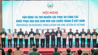 Hoa Phat menyumbangkan 1 miliar VND untuk mengatasi dampak bom dan ranjau pasca perang