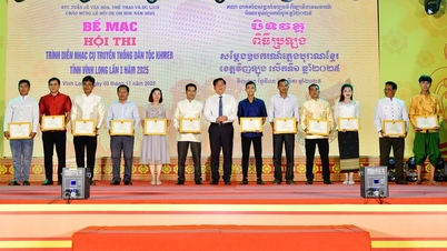 Komune Cau Ngang memenangi hadiah pertama dalam Peraduan Persembahan Alat Muzik Tradisional Khmer 2025 Wilayah Vinh Long
