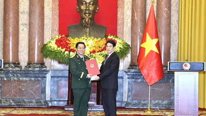 Рішення про призначення на посаду начальника Головного політичного управління В'єтнамської народної армії та підвищення до звання генерала та старшого генерал-лейтенанта для військовослужбовців