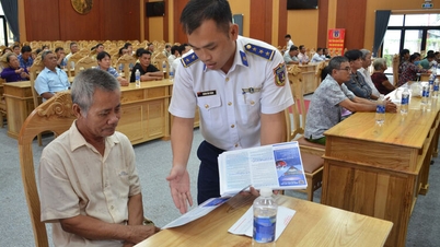 Tổ chức chương trình cảnh sát biển đồng hành cùng ngư dân tại phường Hà Tiên