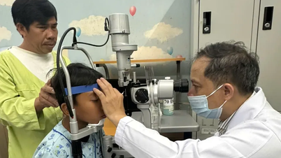 Bé trai bị móc câu cá xuyên thấu nhãn cầu