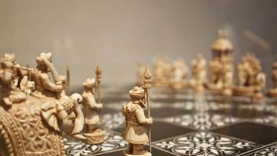 כיצד "הופשטו" צורותיהם של כלי שחמט?