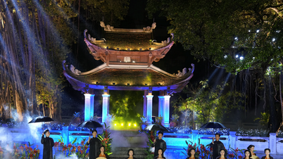 Vietnamský Ao Dai rozsvítí památkovou noc Chrámu literatury