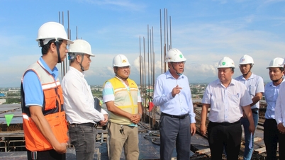 Místopředseda provinčního lidového výboru Lam Dong Nguyen Minh zkontroloval postup projektů v Phan Thietu.