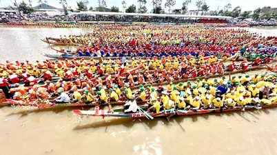 61 de echipe de bărci ONG concurează la turneul de curse de bărci ONG din cadrul Festivalului Ooc Om Boc - Curse de bărci ONG din orașul Can Tho 2025