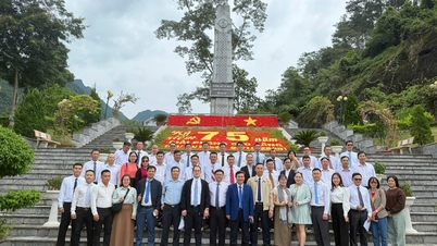석유 및 가스 굴착 장치 제조 주식회사 당위원회는 원산지로의 귀환 여행을 조직했습니다.