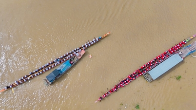 Крупный план гонок на лодках Нго на фестивале Ooc Om Boc в Виньлонге
