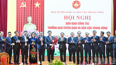 [រូបថត] សន្និសីទស្តីពីការប្រគល់ការងាររបស់ប្រធាននាយកដ្ឋានឃោសនា និងចលនាមហាជន