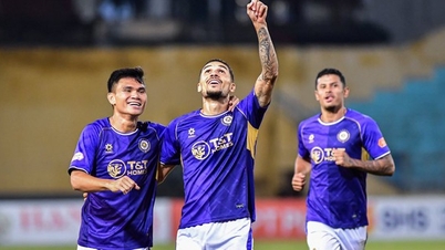 Den naturaliserte spilleren Hoang Hen stråler og hjelper Hanoi FC med å vinne stort