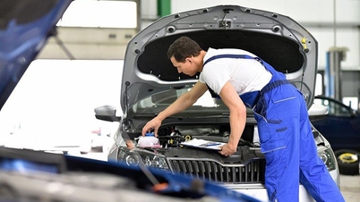 Η Τεχνητή Νοημοσύνη είναι απλώς ένας «βοηθός», δεν μπορεί να αντικαταστήσει έναν μηχανικό σε ένα συνεργείο αυτοκινήτων.