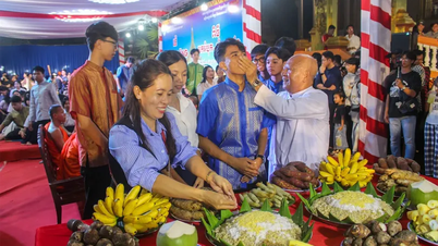 অনুকূল আবহাওয়া এবং বৃষ্টিপাতের সাথে সমৃদ্ধ নতুন বছরের জন্য প্রার্থনা করার জন্য চন্দ্র পূজা অনুষ্ঠান