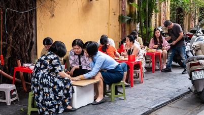 Quán bánh gối 43 năm đông khách ở Hà Nội, ông chủ tiết lộ bí quyết