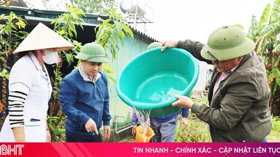 Waar het water zich terugtrekt, worden milieuhygiënische maatregelen genomen en ziektepreventie toegepast.