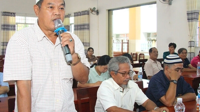 ชุมชนจ่าฟองสนทนากับประชาชน