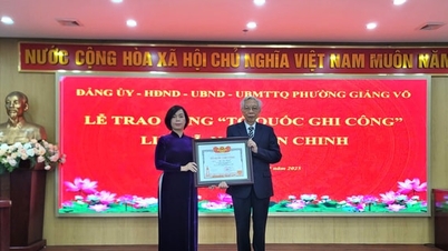 Giang Vo Mahallesi, şehidin yakınlarına "Vatan Minnettarlığı" Sertifikası takdim etti