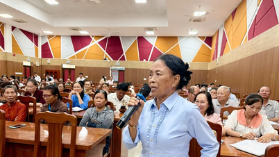Folk kommer til «juridisk festival» for å motta juridisk rådgivning og advarsler om svindel