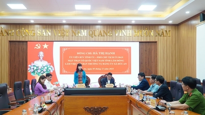 کمون دوک آن باید درک خود از توده مردم و وضعیت آنها را تقویت کند.