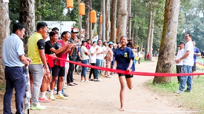 มีนักกีฬาเข้าร่วมแข่งขันกีฬาและเกมส์พื้นบ้านมากกว่า 300 ราย