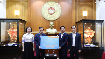 Petrolimex ມອບ 10 ຕື້​ດົ່ງ​ໜູນ​ຊ່ວຍ​ຜູ້​ປະສົບ​ໄພ​ນ້ຳ​ຖ້ວມ, ຕອບ​ສະໜອງ​ຄຳ​ຮຽກຮ້ອງ​ຂອງ​ນາຍົກລັດຖະມົນຕີ