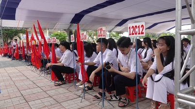 Quang Ngai: Yarın öğleden sonra, 6 Kasım'da öğrenciler Kalmaegi fırtınasından kaçınmak için okullarına gitmeyecekler.