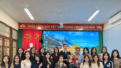 និស្សិតផ្នែកសារព័ត៌មាន "ហាត់សម" នៅការិយាល័យកាសែតហាណូយម៉ី