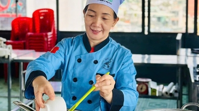 Người mẹ U50 đeo balo đi học, mơ ước khởi nghiệp với bếp chay