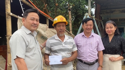 Phó Chủ tịch HĐND thành phố Nguyễn Công Thanh thăm, động viên các địa phương bị thiệt hại do mưa lũ