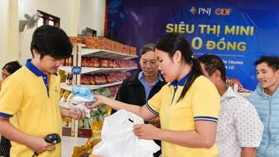 PNJ active le « Mini supermarché 0 Dong » dans la région Centre, en soutien aux populations sinistrées par les inondations.