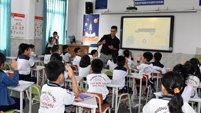 ນະຄອນ​ໂຮ່ຈິ​ມິນ: ບັນດາ​ໂຮງຮຽນ​ຕິດຕາມ​ການ​ພັດ​ທະ​ນາ​ພະຍຸ​ຢ່າງ​ໃກ້ຊິດ​ເພື່ອ​ຕອບ​ສະໜອງ​ຢ່າງ​ທັນ​ການ