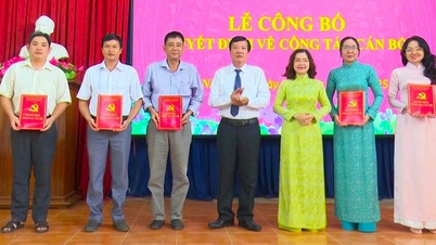 Nhon My awarded retirement decisions, received and assigned cadres