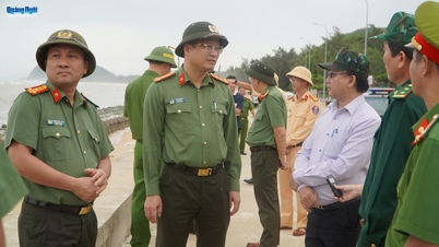 Directorul Poliției Provinciale coordonează intervenția la furtuna nr. 13 în districtul Sa Huynh