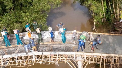 Tao Nguon kanalındaki aşk köprüsü