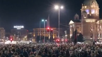 עשרות אלפים הפגינו תמיכה בממשלה בסרביה