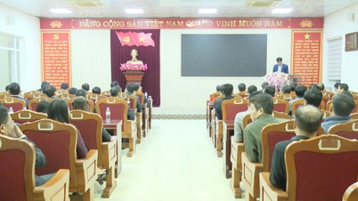 Treffen und Besprechung einiger Inhalte im Zusammenhang mit der Koordinierungsarbeit in der kommenden Zeit zwischen 8 Gemeinden des alten Bezirks Tho Xuan und dem Bauamt der Provinz Thanh Hoa