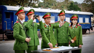 Lys opp den strålende tradisjonen til Folkets offentlige sikkerhetsstyrke