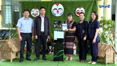 Látogasson el és ajándékozzon Mang Den község iskoláinak