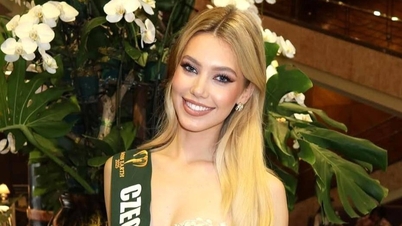 Sosok seksi "anak patung berambut perang" yang baru dinobatkan sebagai Miss Earth