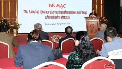 Ceremonia de închidere a taberei de scriere complexă din 2025 pentru studenții de Literatură și Arte