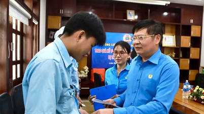 Aide de 500 millions de VND aux travailleurs de Lam Dong touchés par les inondations