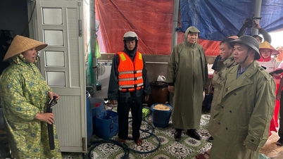 Zástupce tajemníka provinčního výboru strany Do Huu Huy: Zajistěte maximální bezpečnost lidí, protože bouře č. 13 se blíží k pobřeží.