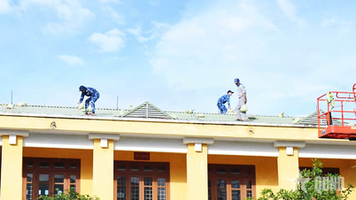 Hải đoàn 32 tuyên truyền, hướng dẫn ngư dân ứng phó bão số 13