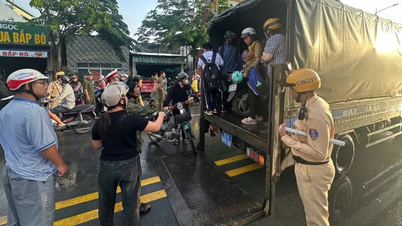 Ho Chi Minh: Zwiększona liczba patroli policji drogowej na zalanych drogach