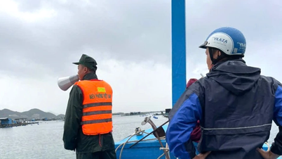 ตม.วันหุ่งเรียกคนงานเรือ 352 นายขึ้นฝั่ง เลี่ยงพายุลูกที่ 13