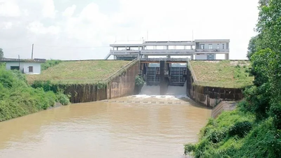 Flomutslipp av Da Den-sjøen på 10 dager