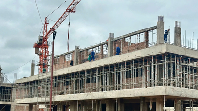 Une course contre la montre pour construire une école dans la zone frontalière