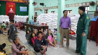 Reacții la furtuna nr. 13: Locuitorii din Quang Ngai evacuează în adăposturi mai devreme