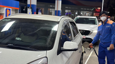 ตั้งแต่เวลา 15.00 น. ของวันที่ 6 พฤศจิกายน ราคาน้ำมันเบนซิน RON95-III ลดลงเหลือ 20,416 ดอง/ลิตร