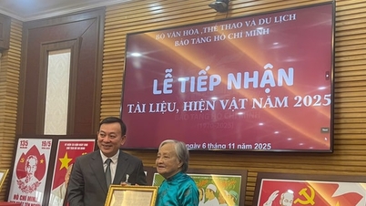 Tiếp nhận nhiều tài liệu, hiện vật quý về Chủ tịch Hồ Chí Minh